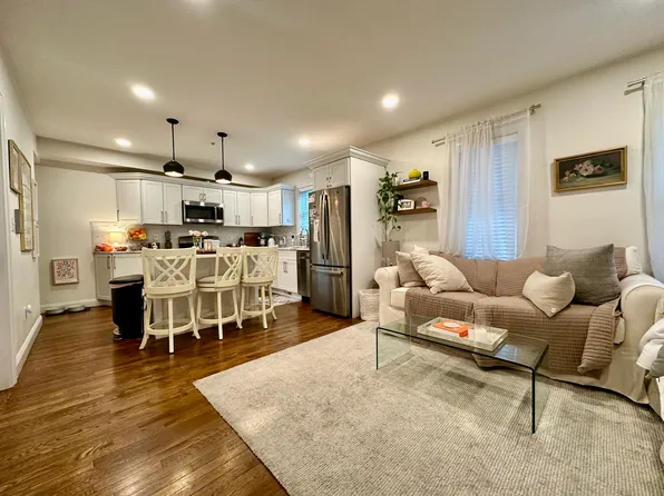 19 Bellevue St #1, Waltham, MA 02453