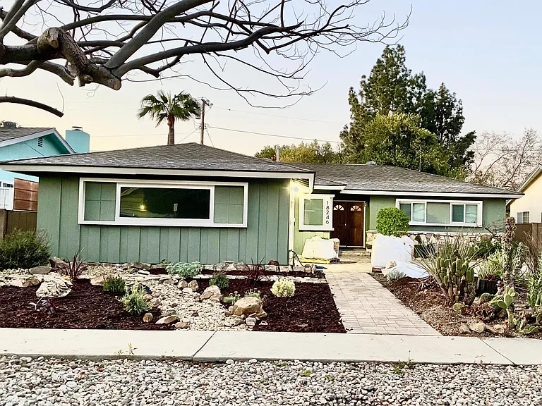 18246 Sunburst St — Photo 1