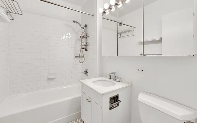 Rented by NY Living Solutions | media 27