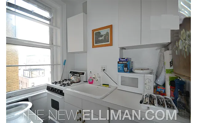 Rented by Douglas Elliman | media 22