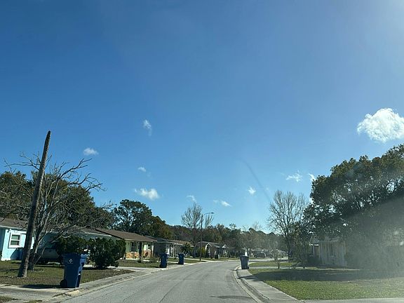 5th image of 7517 Hollyridge Dr