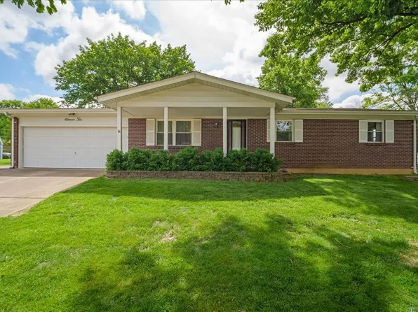 1110 Grand Prix Dr, Saint Charles, MO 63303