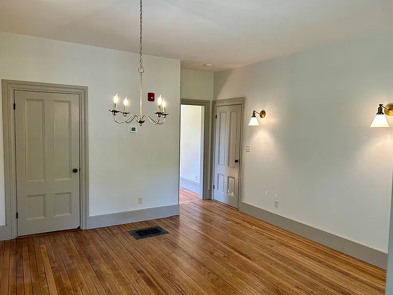 831 Lexington Rd — Photo 5