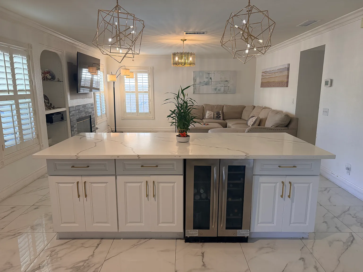 5 bed, 2.5 bath, 2461 sqft, $4,700 — Photo 4