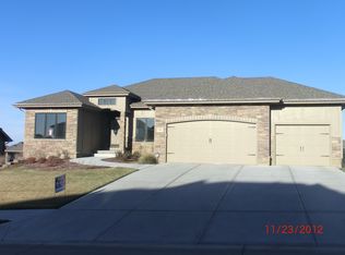 7714 Crawford St, Papillion, NE 68046