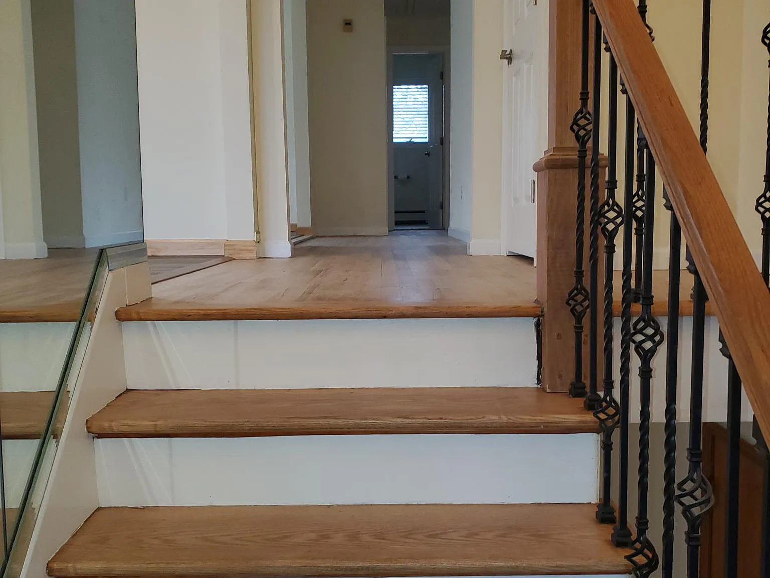 4 bed, 2600 sqft, $6,350 — Photo 2