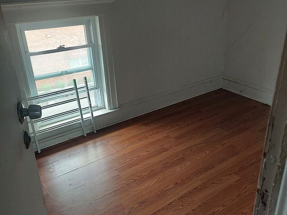 5th image of 62 Washington Ave