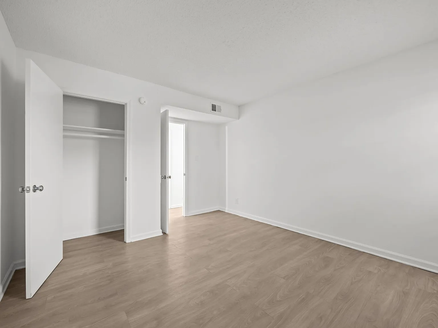 1 Bedroom/ 1 Bath apartment — Photo 3