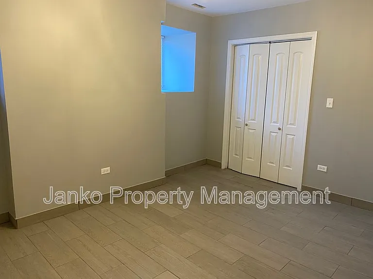 5700 S Wabash Ave — Photo 5