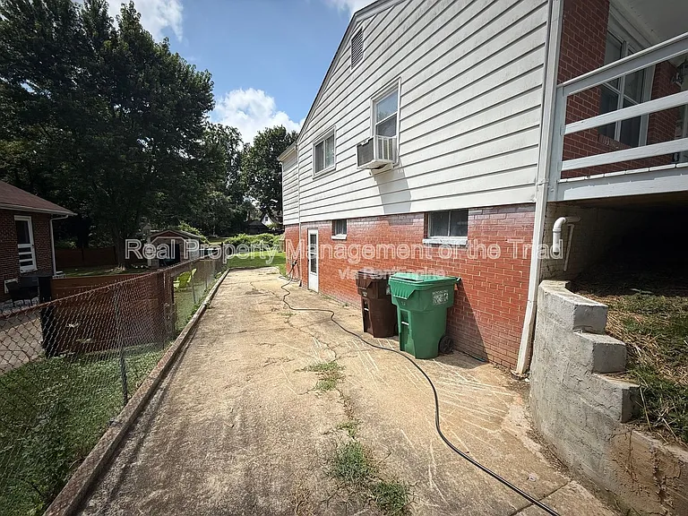 828 Circle Dr — Photo 18