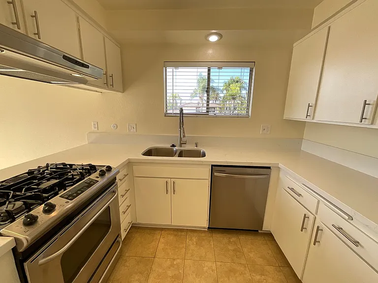 308 W Kelly Ave — Photo 8