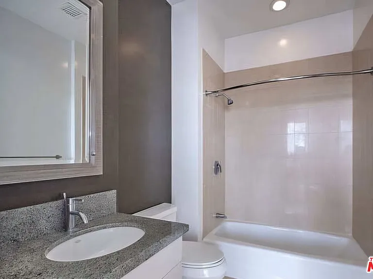 3810 Wilshire Blvd #1012 — Photo 13
