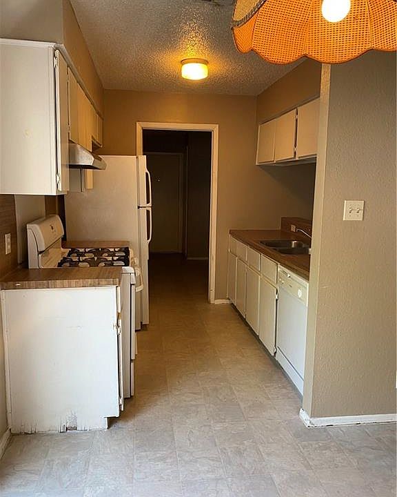 1st image of 10800 Lanshire Dr #B