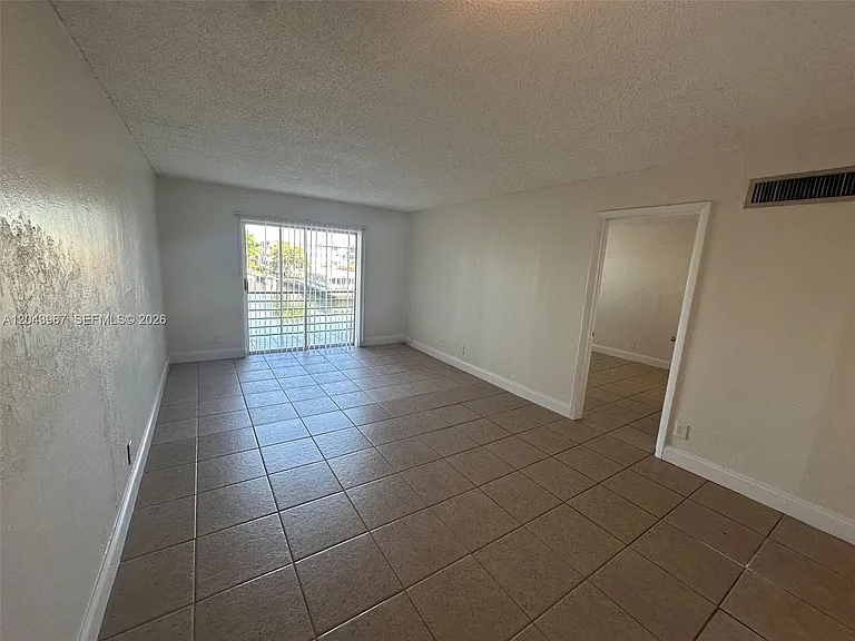 2775 Taft St #307 — Photo 11