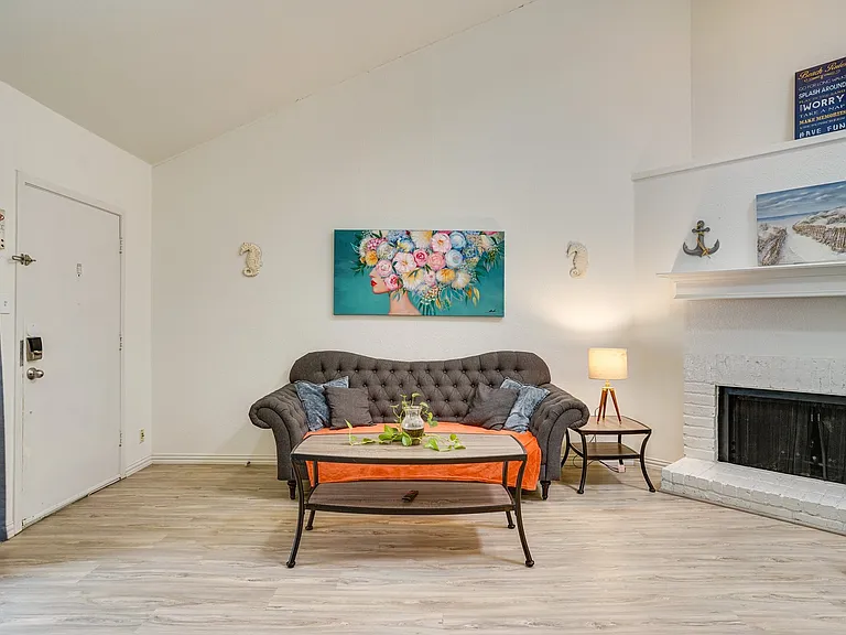 6646 E Lovers Ln — Photo 41