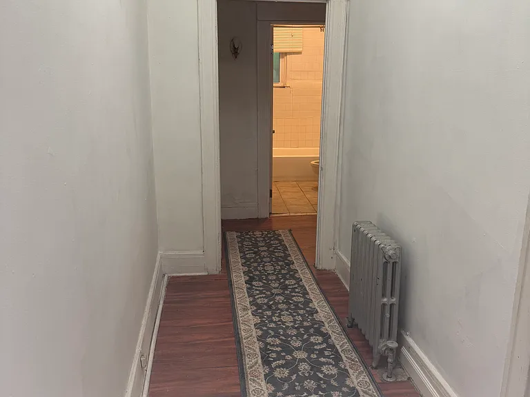 Hallway to bedrooms and bathroom