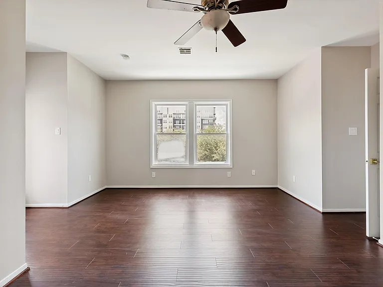 601 Sandman St — Photo 23