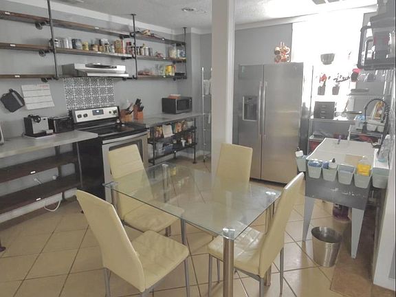5th image of 411 E Carson St #2