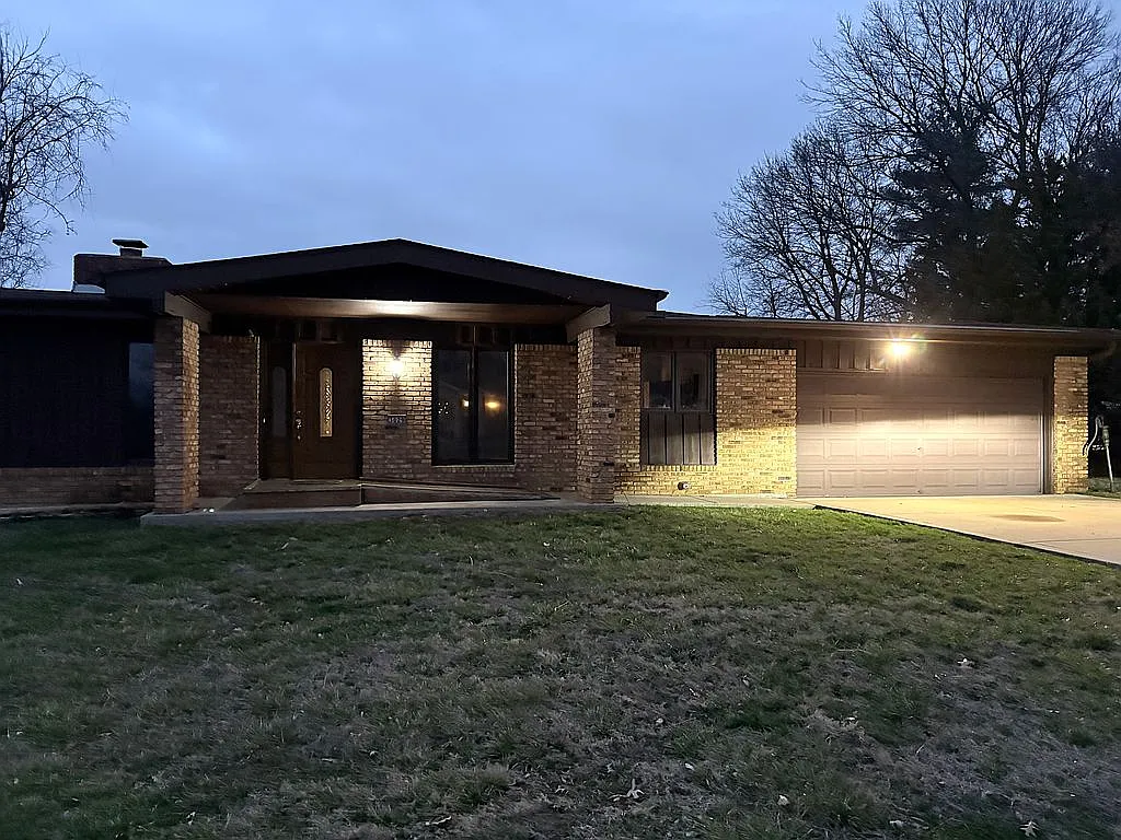 3029 Imperial Dr photo 1