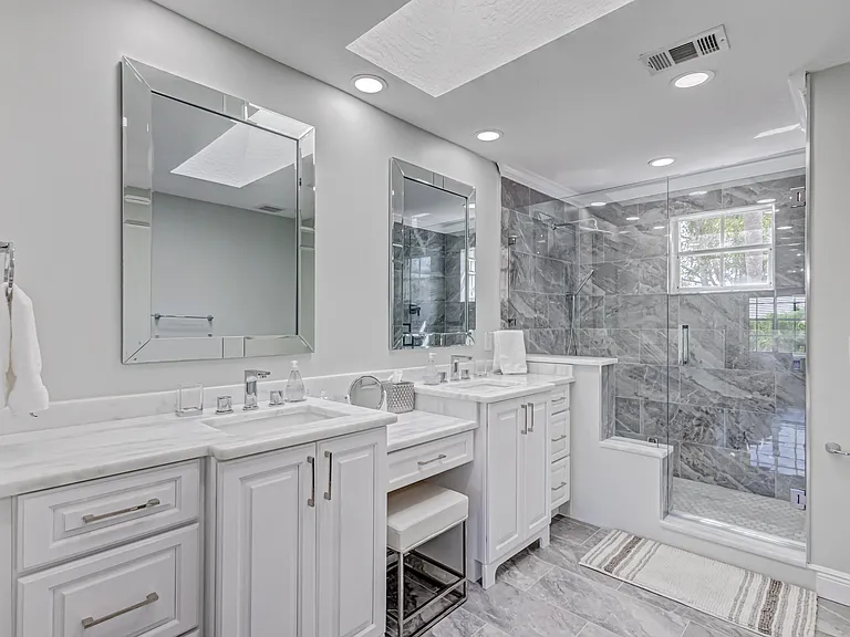 17 Selby Ln — Photo 43