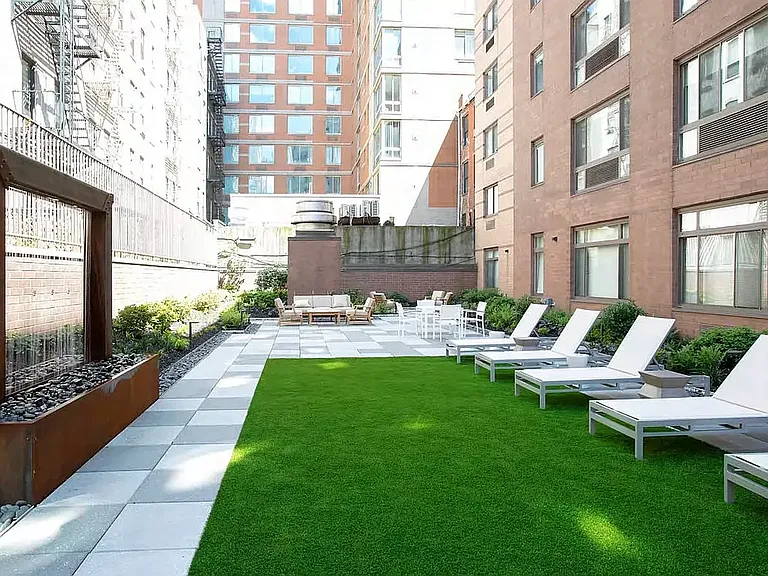 311 W 50th St #6B — Photo 11