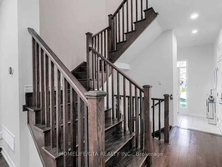 30 Circus Cres — Photo 14
