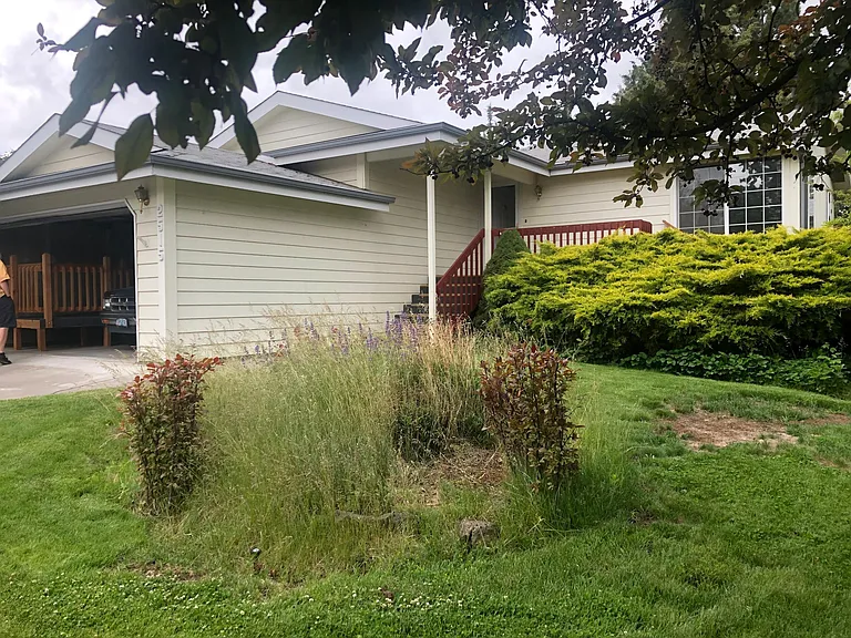2515 NE Lavender Way — Photo 2