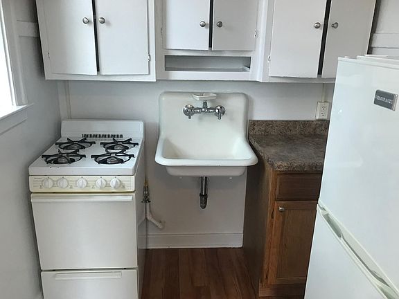 4th image of 2540 N Sawyer Ave #105