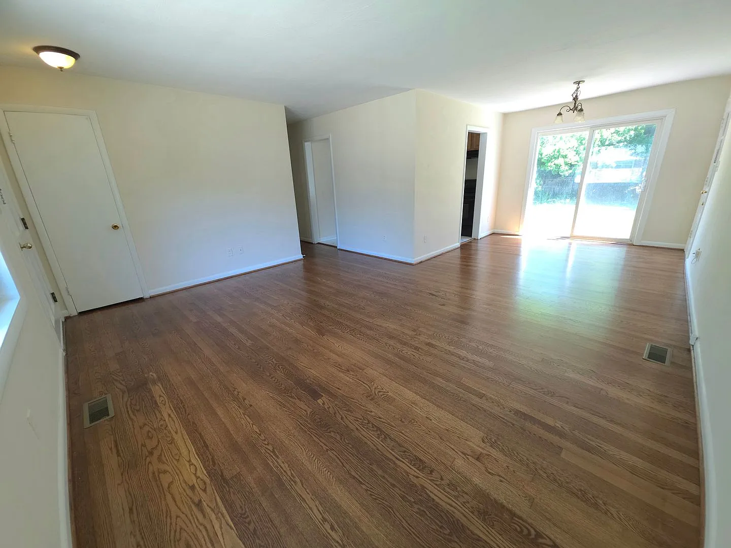 Move In Ready 3 Bedroom Ranch! — Photo 4
