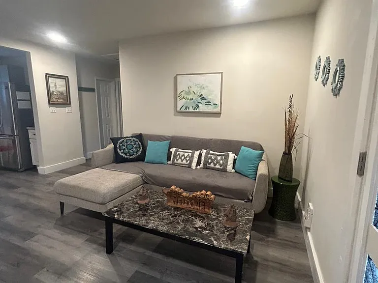 3103 Saxon Dr — Photo 8