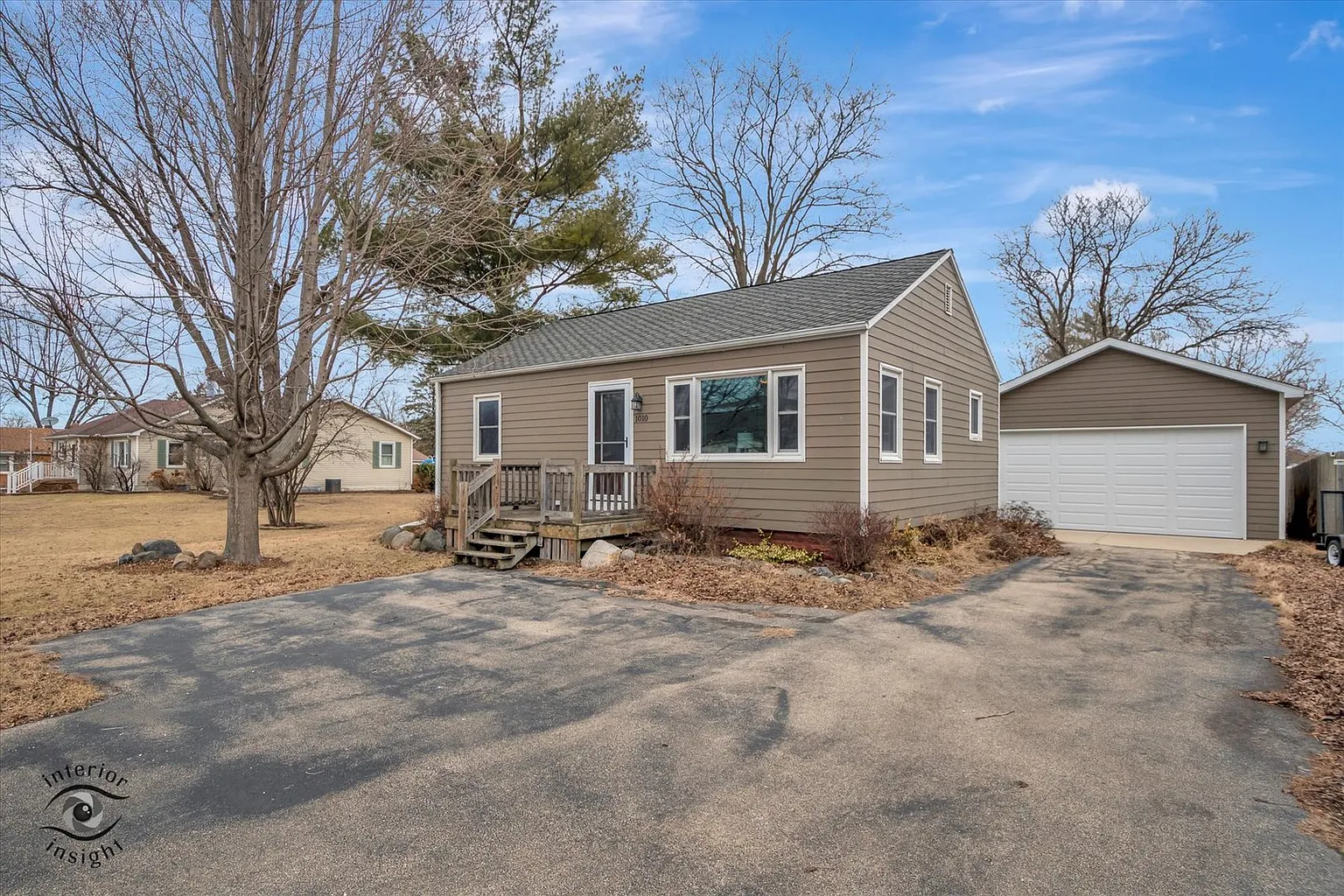 1010 White Ln photo 1