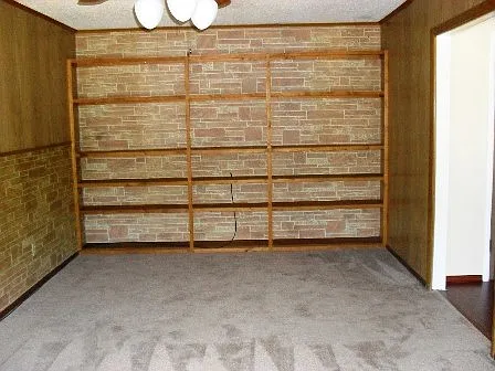 910 San Antonio St — Photo 11