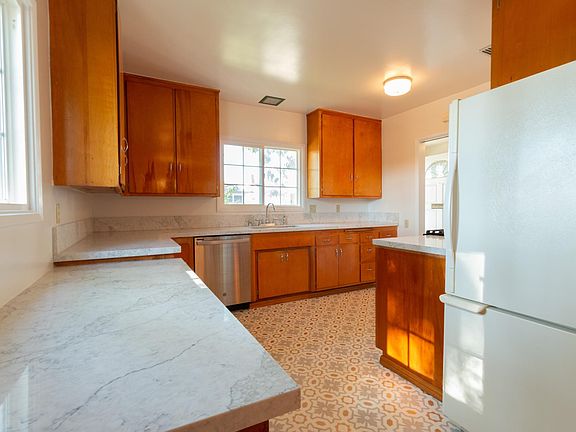 4th image of 8224 Elden Ave