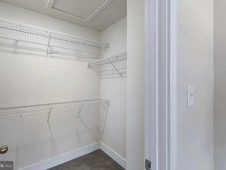 207 Matilda — Photo 16