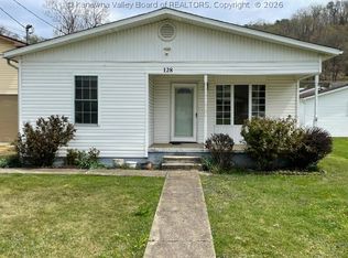 128/136 Jefferson St, Red House, WV 25168