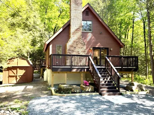 17 Applegate Rd, Lake Ariel, PA 18436