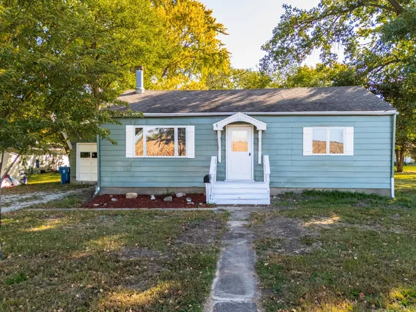 607 Spruce St, Chenoa, IL 61726