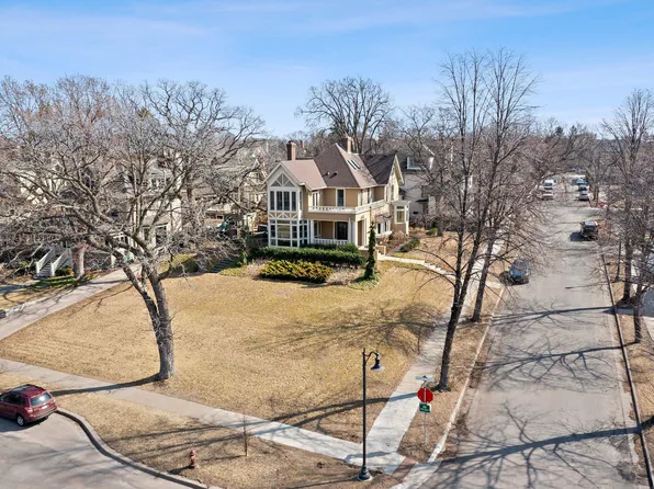 2697 E Lake Of The Isles Pkwy, Minneapolis, MN 55408