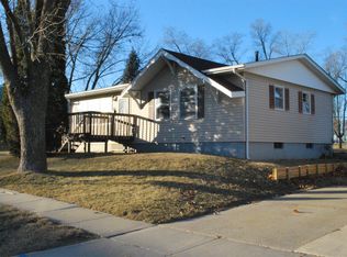 5320 Midway Dr NW, Cedar Rapids, IA 52405