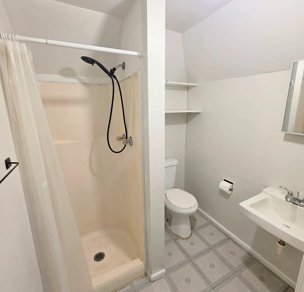 Studio, 400 sqft, $750 — Photo 4
