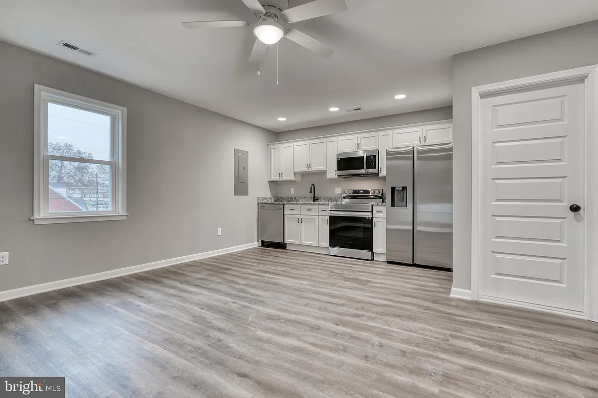 Building Photo - 6722 Brentwood Ave #2