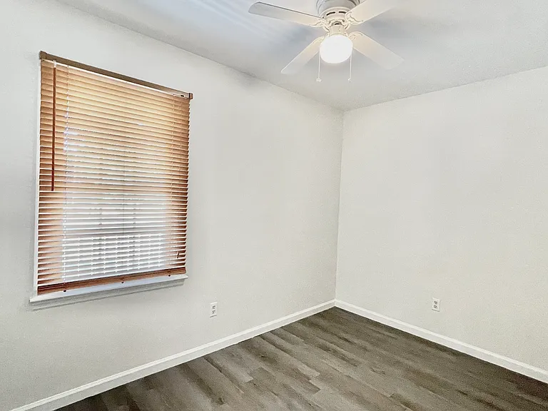 909 Meadow Dr — Photo 18