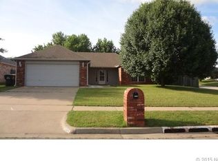 2102 W Walnut St N, Collinsville, OK 74021