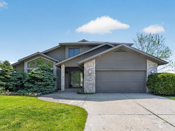 3232 Bellflower Ct, Ann Arbor, MI 48103