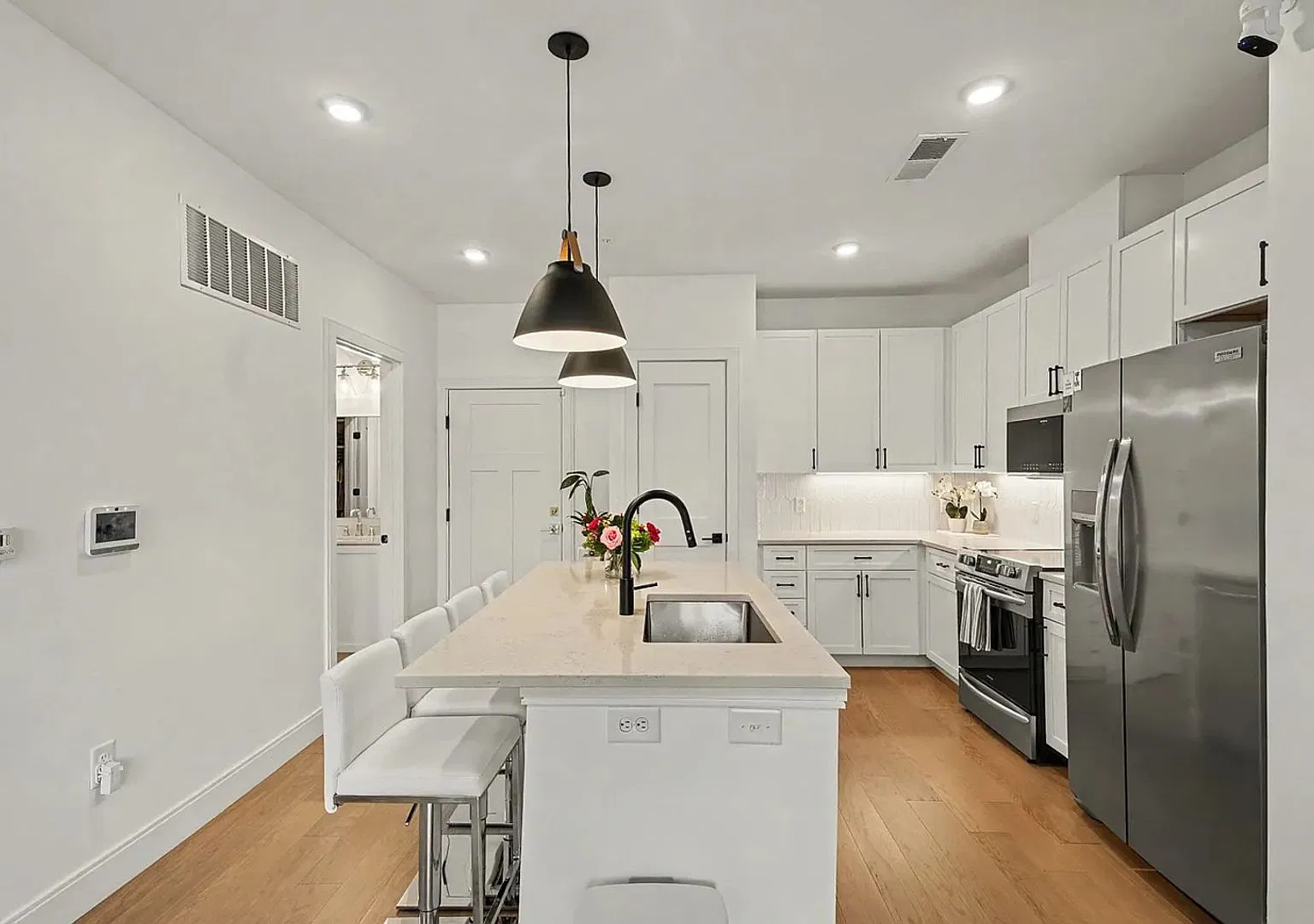 Modern 1BR Condo in South End Charlotte - GroundFloor, Updated, and Walkable — Photo 2