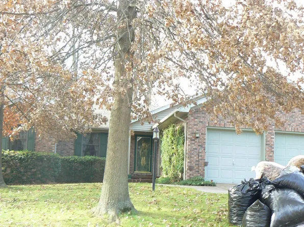 1464 Sandalwood Ct, Evansville, IN 47720