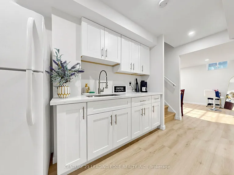 177 Laurendale Ave — Photo 38