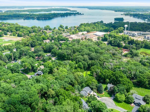24695 Glen Rd, Shorewood, MN 55331