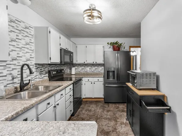 7702 79th St S, Cottage Grove, MN 55016