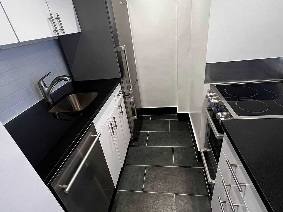 2nd image of 370 E 69th St APT 5H